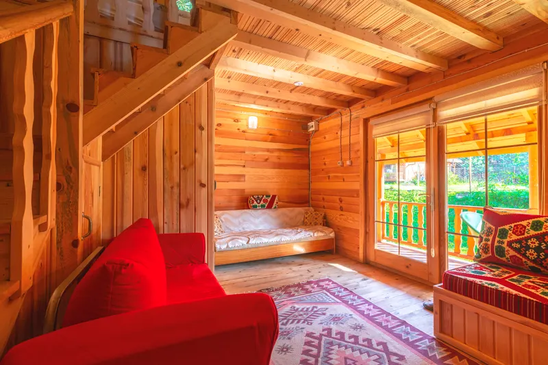 Dubleks bungalov oturma alanı